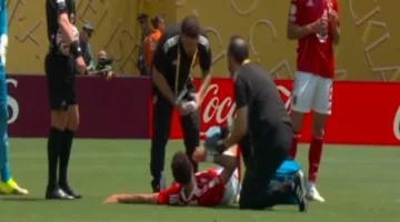 سقوط وسام أبو علي يوقف مباراة الأهلي أمام بالميراس ثم عودته سريعًا